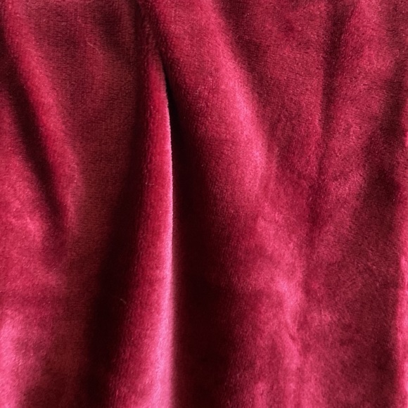 Beautiful queen size blanket maroon so soft - Picture 2 of 2